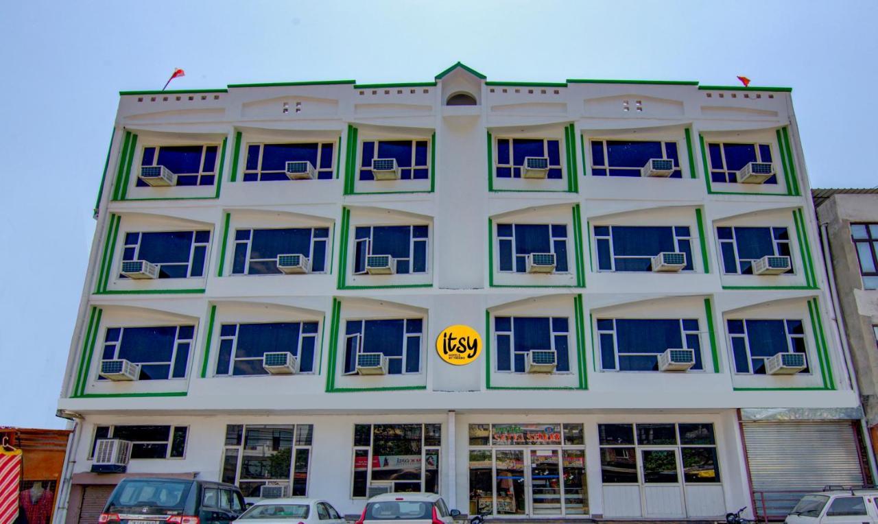 Itsy Hotels Satya Shree Катра Екстериор снимка