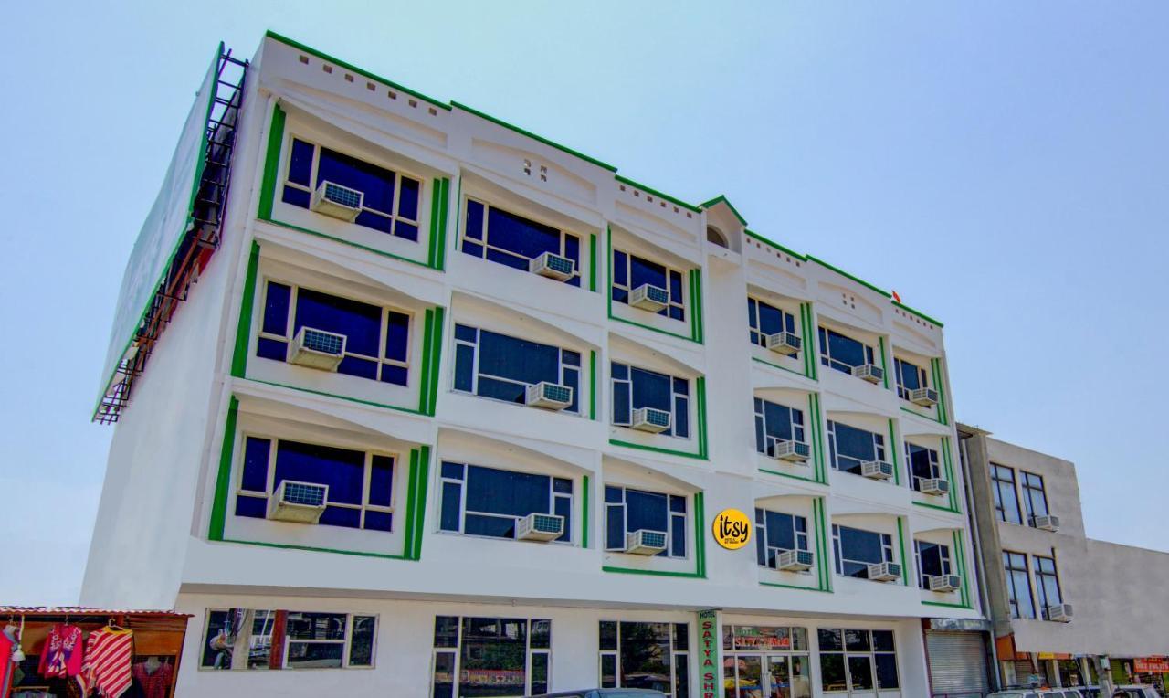 Itsy Hotels Satya Shree Катра Екстериор снимка